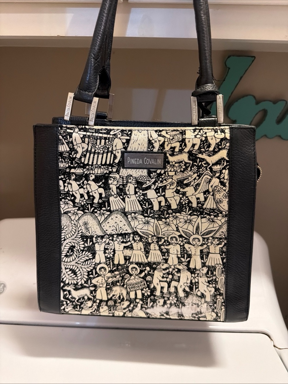 Pineda Covalin Black & White Printed Tote